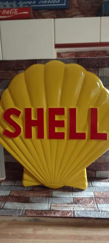 large shell embossed clam sign